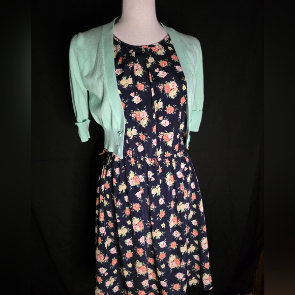 Floral Spring Dress with Mint Cardigan (Size: M) - Picture 2 of 13